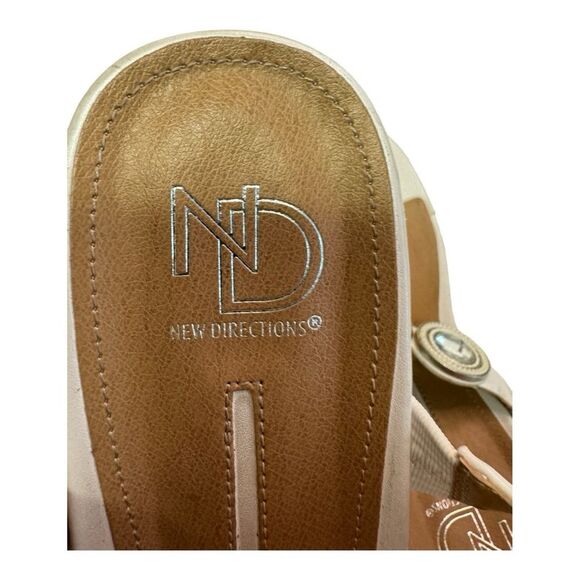 New Direction White Wedge Rhinestone Sandals Thong Strap Embellished - Picture 15 of 15